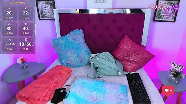 Samantha__F_W Show in webcam