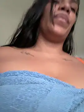 Pokazy przed kamerką – ArielleMillerr-