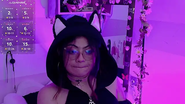 Catwhite_ élő XXX-chatje