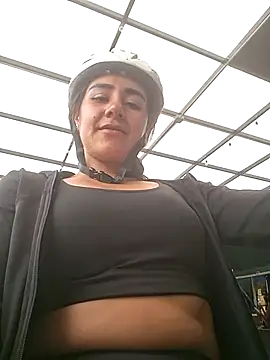 CAROLINE__07 Adlı Modelin Canlı XXX Sohbeti