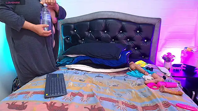 دردشة QueenMatturex الجنسية المباشرة