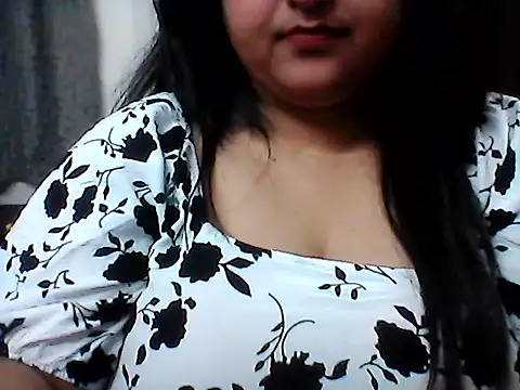 radhikkaa Adlı Modelin Canlı XXX Sohbeti