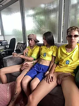 Only3Trio: онлайн-секс-чат