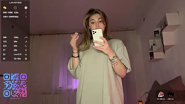 1Kellynaive's Live XXX Chat