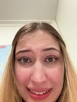 blonde_exe 即時 XXX 聊天