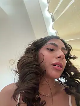 ZaraLuuv লাইভ XXX চ্যাট