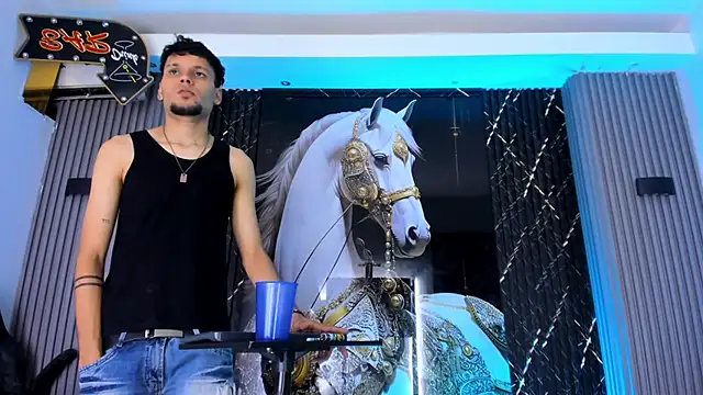 Iam_steven_: διαδικτυακό σόου στην κάμερα