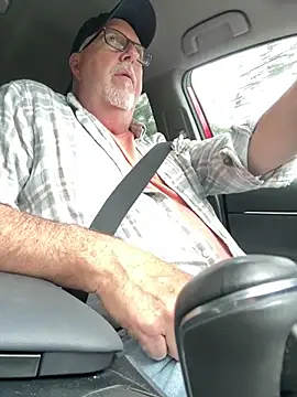 superbearboss: διαδικτυακό σόου στην κάμερα