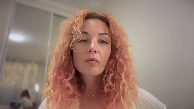 Reddgiirl live XXX chat