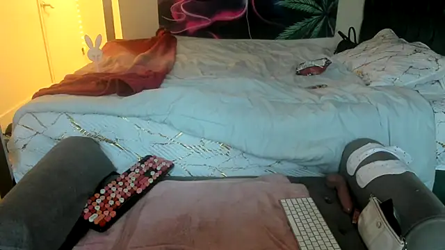 mzpretty444's Webcam Show