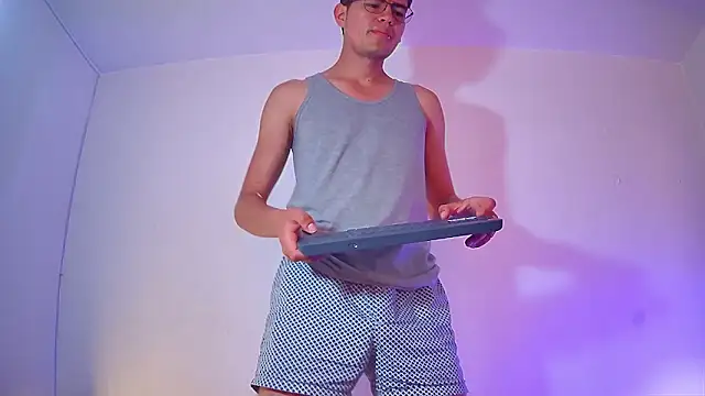 nicolatinboyのライブXXXチャット