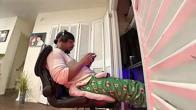 jaebaeeee Show in webcam