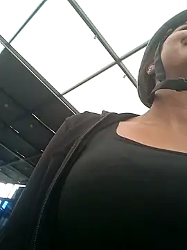 CAROLINE__07 – Naživo XXX chat