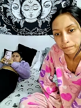 XXX chat uživo modela emily_n_abby