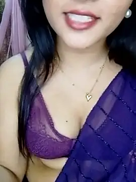 Saumyy Adlı Modelin Canlı XXX Sohbeti