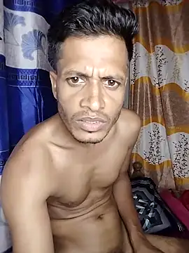 Priankaboudi: διαδικτυακό σόου στην κάμερα