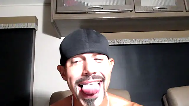 ThickD2C: вебкам-шоу