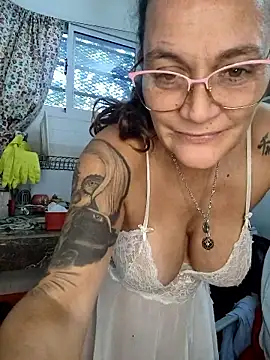 Czat XXX na żywo – Nanybeach