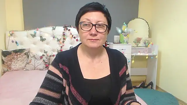 EmilyL0ve Adlı Modelin Canlı XXX Sohbeti