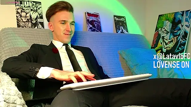 Midnighter_ Show Webcam