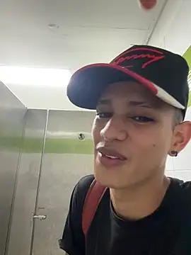 HarryGaze Live XXX Chat