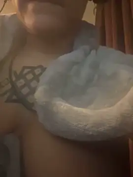 nickytheehawtie: онлайн-секс-чат