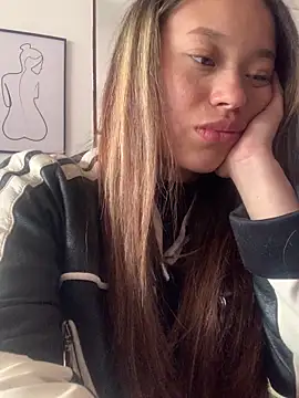 Diosa_Pinkk Adlı Modelin Canlı XXX Sohbeti