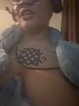 Онлайн чат XXX nickytheehawtie