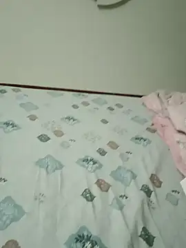 Show modela HeftyTheory7 na web-kameri