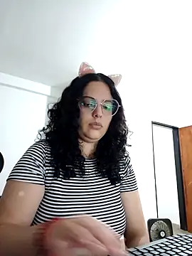 babyluna939 Adlı Modelin Canlı XXX Sohbeti