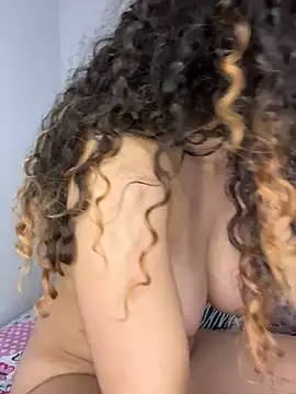 katniss_everdeen_ Adlı Modelin Canlı XXX Sohbeti