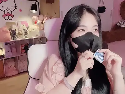 Yua-Rin20 Adlı Modelin Canlı XXX Sohbeti