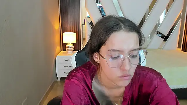 Linda4Petite Adlı Modelin Canlı XXX Sohbeti