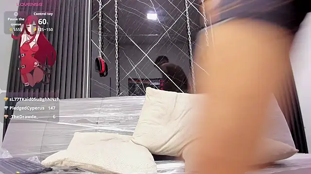 NohaBrooks: διαδικτυακό σόου στην κάμερα