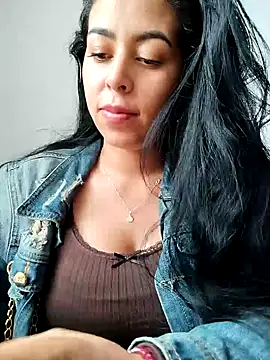 แชท XXX สดของ Luianna