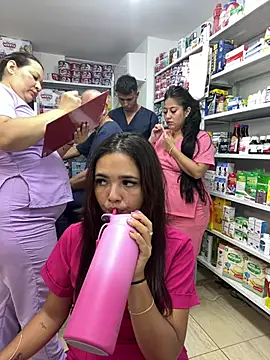 Show modela kandalove na web-kameri