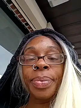 Chatroom XXX en direct de Jasmine_FullsShine