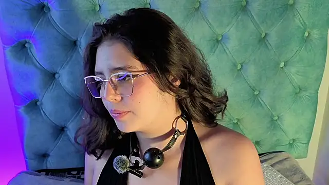 Chatroom XXX en direct de Paola_Lyon_