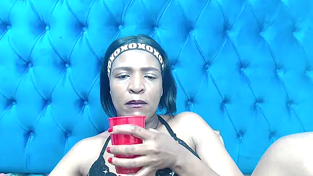 Chat +18 de SpicyQueenxxxx ao vivo