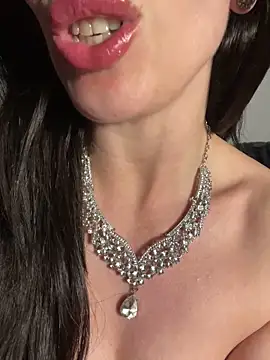 JolieBee Live XXX-Chat