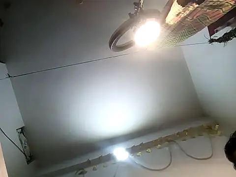 -Jesica_Boudi-: διαδικτυακό σόου στην κάμερα