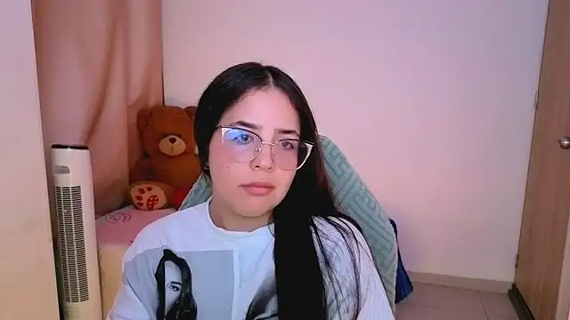 _alicia_z Adlı Modelin Canlı XXX Sohbeti