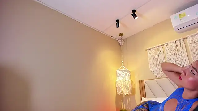 NahimiThompson: онлайн-секс-чат