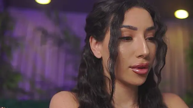 Chat +18 de GinaValentinna ao vivo