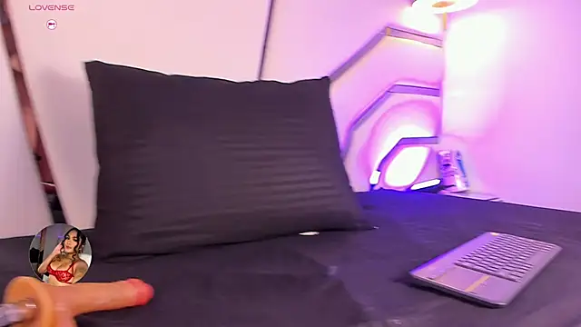 Chat XXX en directo de Kendall__evanss