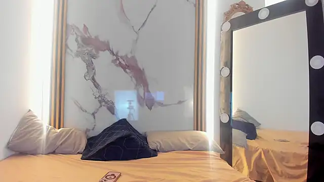 Show modela GlossyBratz na web-kameri