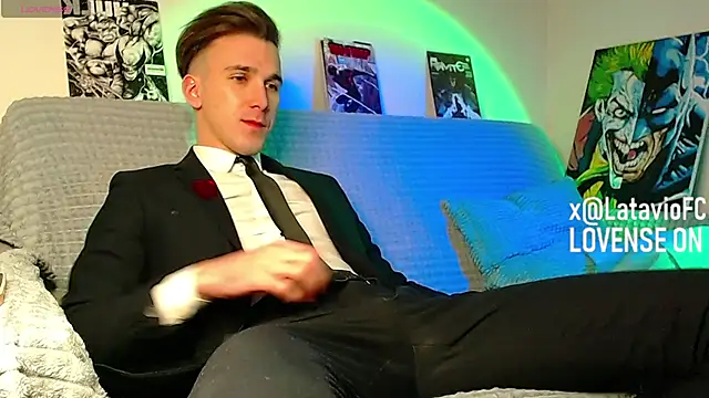 Show modela Midnighter_ na web-kameri