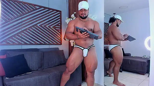 MikeEstevess Adlı Modelin Web Kamerası Şovu