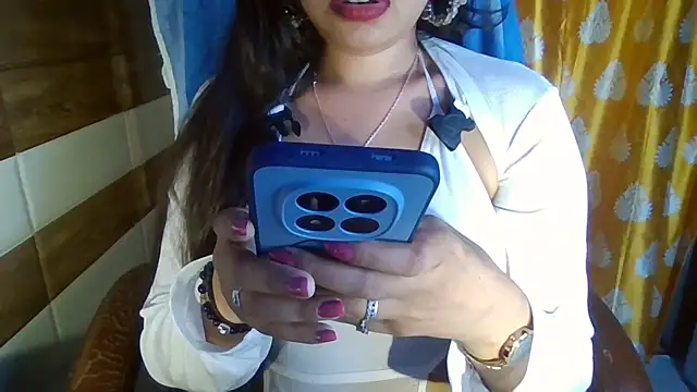 XXX chat uživo modela Yashika_Loves