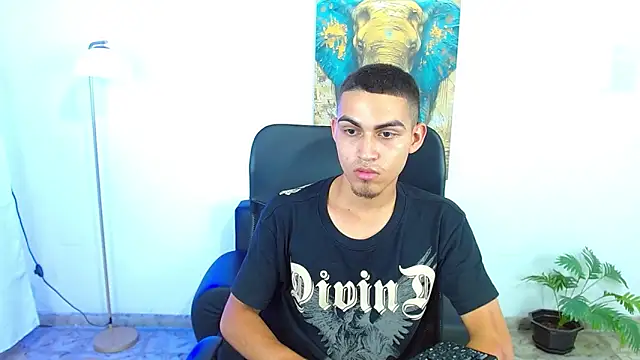 lucass_18 webcam show